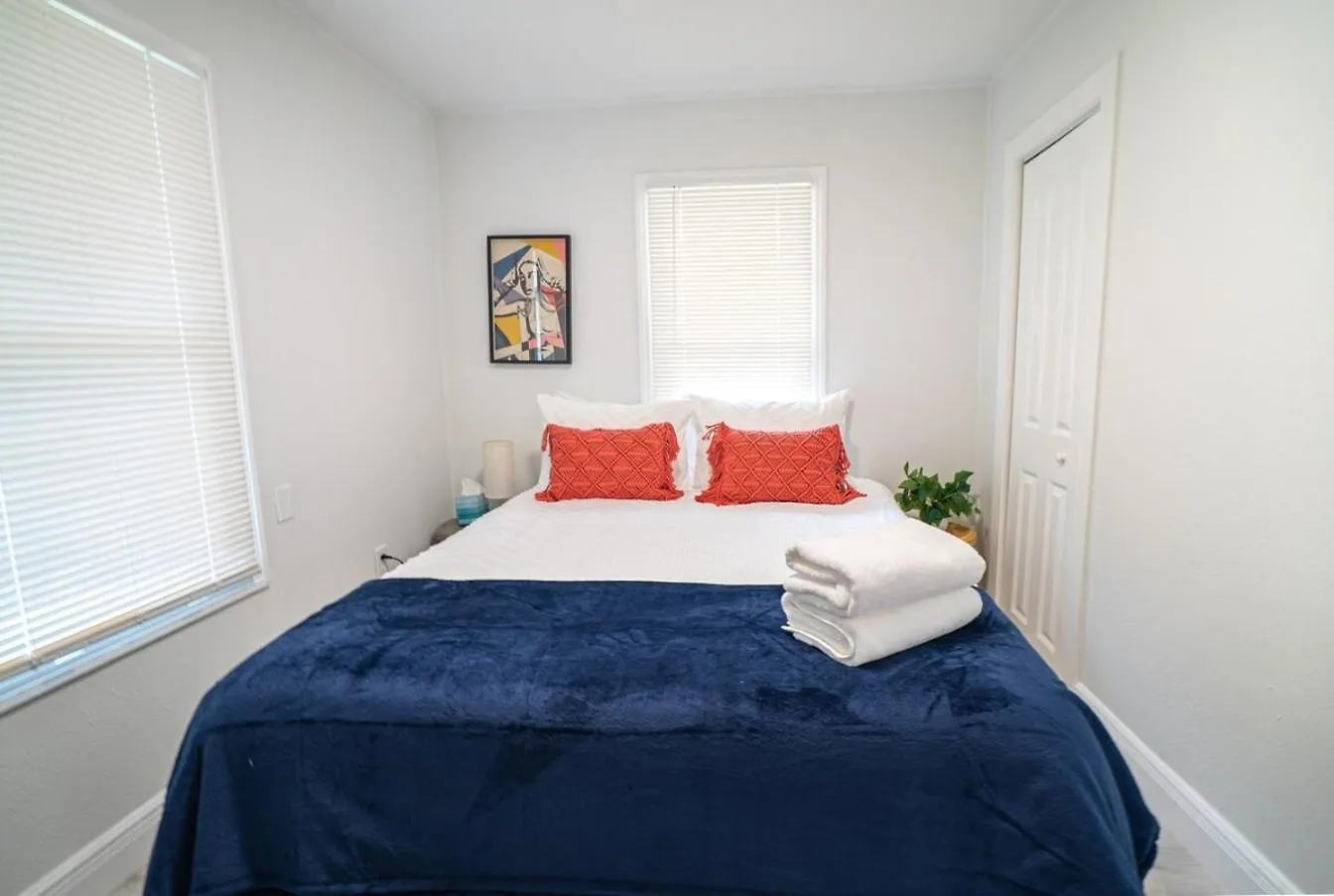 Homey Cozy Newly Renovated Stylish&Chic 7 Guests Tampa